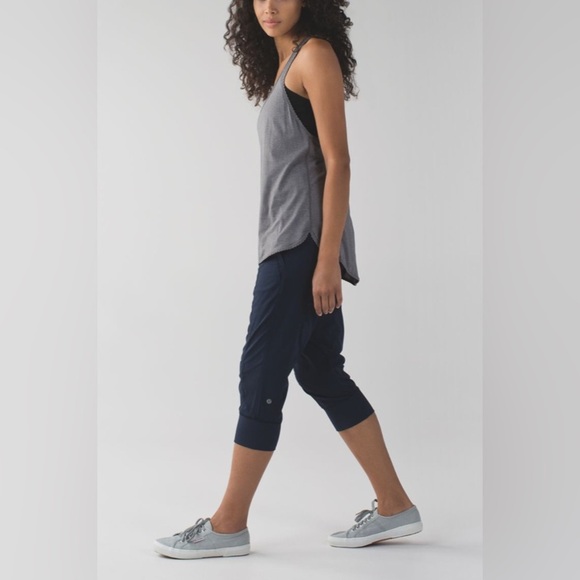 Lululemon Black IN FLUX Jogger Crop Pants Swift Sz 4 Black No Flaws - Picture 1 of 8